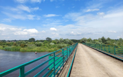 Gostomia – rowerem do najdłuższego drewnianego mostu w Polsce